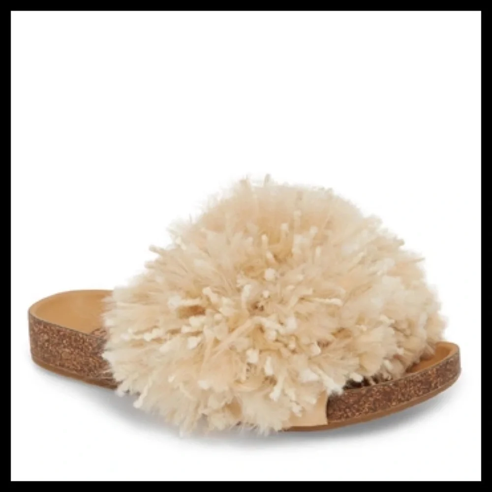 UGG Cindi Beige Yarn SandalsHard To Find - Picture 5 of 9